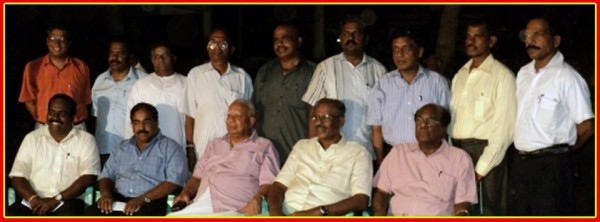 அரசியலில் முன்னகர விரும்பினால், கதாநாயகன் – வில்லன் கதைகளை விடுத்து, ஜக்கிய முன்னணியாகுங்கள்.