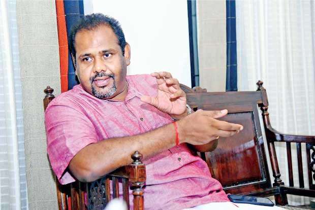 சந்திரிக்கா குமாரதுங்கவே குமார் பொன்னம்பலத்தை கொலை செய்தார்.